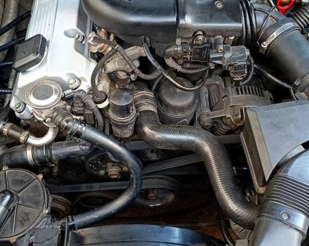 Черный БМВ 3 Серия, объемом двигателя 1.9 л и пробегом 401 тыс. км за 5250 $, фото 8 на Automoto.ua