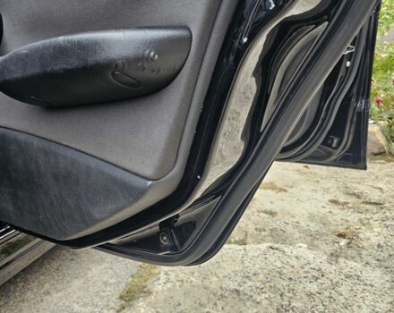 Черный БМВ 3 Серия, объемом двигателя 1.8 л и пробегом 270 тыс. км за 5000 $, фото 9 на Automoto.ua