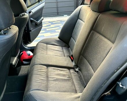 Черный БМВ 3 Серия, объемом двигателя 1.8 л и пробегом 255 тыс. км за 6100 $, фото 7 на Automoto.ua