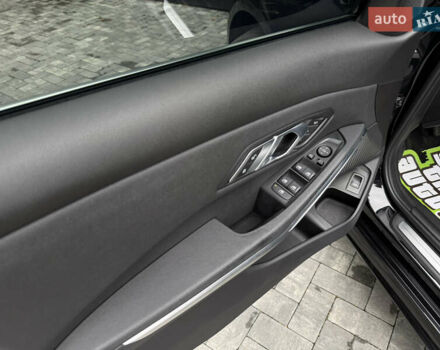 Чорний БМВ 3 Серія, об'ємом двигуна 2 л та пробігом 43 тис. км за 28990 $, фото 30 на Automoto.ua
