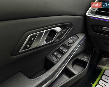 Чорний БМВ 3 Серія, об'ємом двигуна 2 л та пробігом 43 тис. км за 28990 $, фото 25 на Automoto.ua