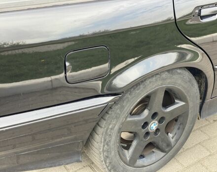 Чорний БМВ 3 Серія, об'ємом двигуна 2 л та пробігом 370 тис. км за 2500 $, фото 2 на Automoto.ua