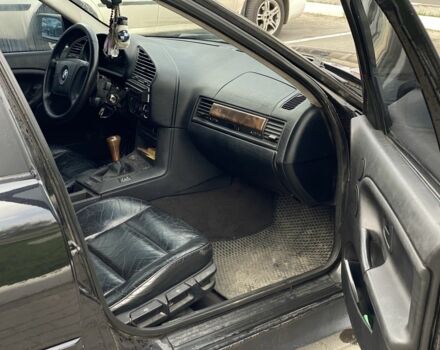 Чорний БМВ 3 Серія, об'ємом двигуна 2 л та пробігом 370 тис. км за 2500 $, фото 11 на Automoto.ua