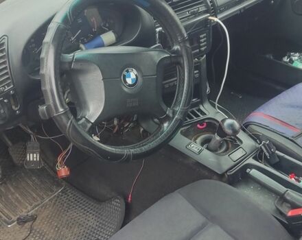 Черный БМВ 3 Серия, объемом двигателя 1.7 л и пробегом 370 тыс. км за 1600 $, фото 4 на Automoto.ua