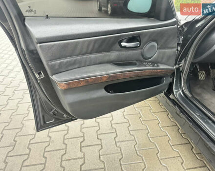 Чорний БМВ 3 Серія, об'ємом двигуна 3 л та пробігом 300 тис. км за 7500 $, фото 14 на Automoto.ua