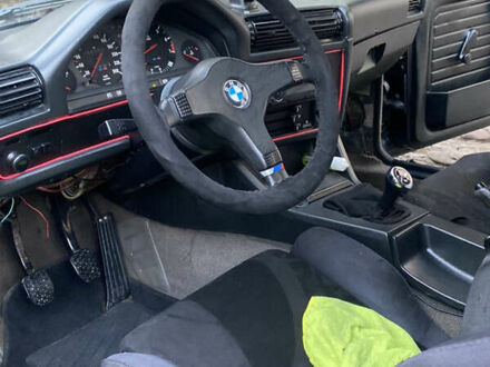 БМВ 3 Серия 1988 в Хусте на Automoto.ua Черный БМВ 3 Серия, объемом двигателя 1.8 л и пробегом 326 тыс. км за 1399 $, фото 1 на Automoto.ua