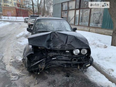 Чорний БМВ 3 Серія, об'ємом двигуна 1.8 л та пробігом 311 тис. км за 900 $, фото 1 на Automoto.ua