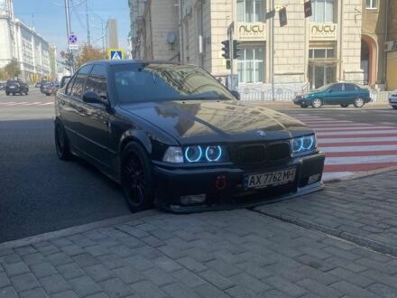 Черный БМВ 3 Серия, объемом двигателя 1.8 л и пробегом 300 тыс. км за 4000 $, фото 1 на Automoto.ua