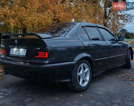 Черный БМВ 3 Серия, объемом двигателя 1.8 л и пробегом 390 тыс. км за 2400 $, фото 1 на Automoto.ua