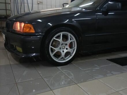 Черный БМВ 3 Серия, объемом двигателя 0 л и пробегом 529 тыс. км за 3700 $, фото 1 на Automoto.ua