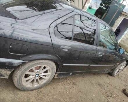 Черный БМВ 3 Серия, объемом двигателя 1.8 л и пробегом 375 тыс. км за 2138 $, фото 1 на Automoto.ua