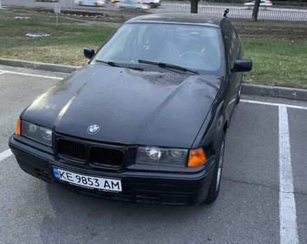 Черный БМВ 3 Серия, объемом двигателя 1.8 л и пробегом 316 тыс. км за 2100 $, фото 1 на Automoto.ua