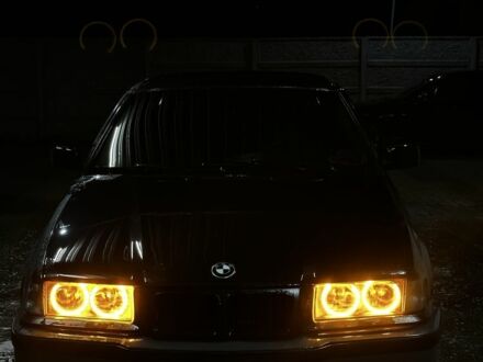 Черный БМВ 3 Серия, объемом двигателя 1.6 л и пробегом 490 тыс. км за 3300 $, фото 1 на Automoto.ua