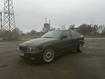 Черный БМВ 3 Серия, объемом двигателя 2 л и пробегом 435 тыс. км за 1600 $, фото 1 на Automoto.ua