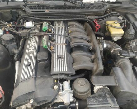 Черный БМВ 3 Серия, объемом двигателя 2 л и пробегом 400 тыс. км за 2500 $, фото 1 на Automoto.ua