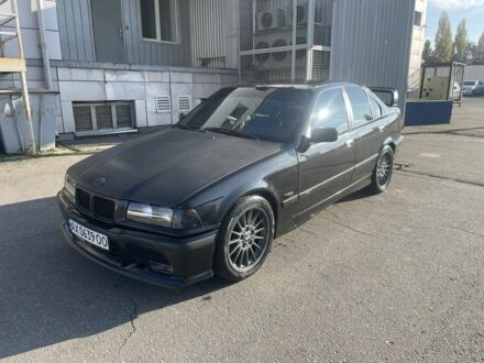 Черный БМВ 3 Серия, объемом двигателя 2 л и пробегом 300 тыс. км за 4500 $, фото 1 на Automoto.ua