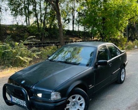 Чорний БМВ 3 Серія, об'ємом двигуна 1.6 л та пробігом 300 тис. км за 1050 $, фото 1 на Automoto.ua