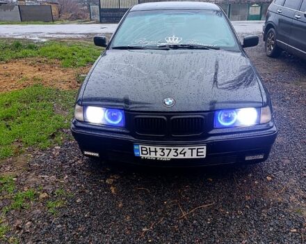 Черный БМВ 3 Серия, объемом двигателя 1.6 л и пробегом 300 тыс. км за 2000 $, фото 1 на Automoto.ua