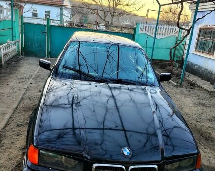 Черный БМВ 3 Серия, объемом двигателя 1.7 л и пробегом 445 тыс. км за 3500 $, фото 1 на Automoto.ua