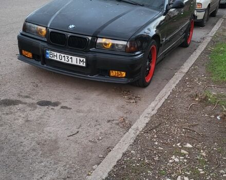 Черный БМВ 3 Серия, объемом двигателя 2.5 л и пробегом 400 тыс. км за 2700 $, фото 1 на Automoto.ua