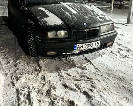 Черный БМВ 3 Серия, объемом двигателя 1.6 л и пробегом 300 тыс. км за 1735 $, фото 1 на Automoto.ua