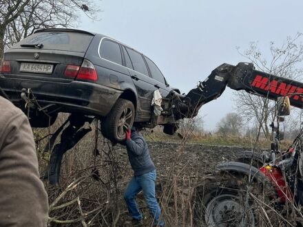 Чорний БМВ 3 Серія, об'ємом двигуна 2.93 л та пробігом 336 тис. км за 2500 $, фото 1 на Automoto.ua