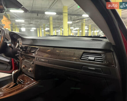 Красный БМВ 3 Серия, объемом двигателя 3 л и пробегом 94 тыс. км за 11000 $, фото 29 на Automoto.ua