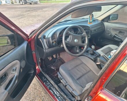 Красный БМВ 3 Серия, объемом двигателя 1.8 л и пробегом 380 тыс. км за 1700 $, фото 7 на Automoto.ua