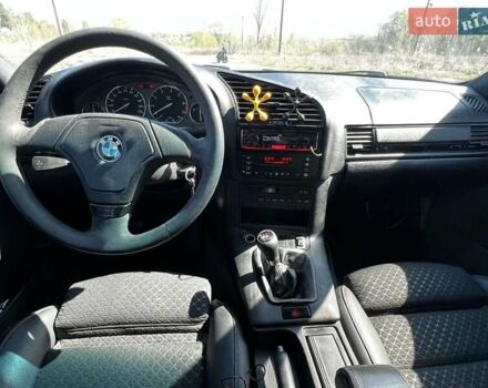 Червоний БМВ 3 Серія, об'ємом двигуна 2 л та пробігом 300 тис. км за 4600 $, фото 3 на Automoto.ua