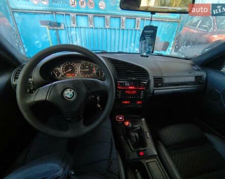 Червоний БМВ 3 Серія, об'ємом двигуна 2 л та пробігом 300 тис. км за 4600 $, фото 20 на Automoto.ua