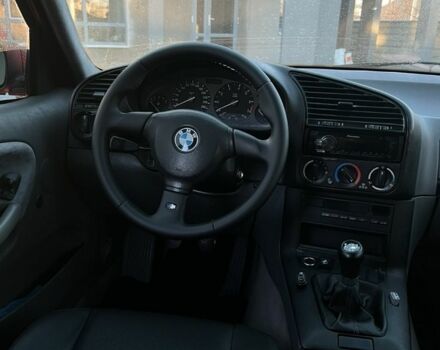 Красный БМВ 3 Серия, объемом двигателя 2.8 л и пробегом 350 тыс. км за 5300 $, фото 1 на Automoto.ua