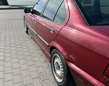 Красный БМВ 3 Серия, объемом двигателя 1.6 л и пробегом 300 тыс. км за 2100 $, фото 1 на Automoto.ua