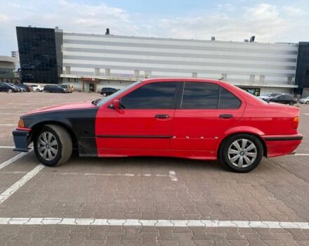 Красный БМВ 3 Серия, объемом двигателя 0.18 л и пробегом 300 тыс. км за 2499 $, фото 5 на Automoto.ua