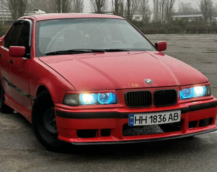 Красный БМВ 3 Серия, объемом двигателя 1.8 л и пробегом 366 тыс. км за 3800 $, фото 7 на Automoto.ua