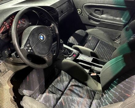 Красный БМВ 3 Серия, объемом двигателя 1.6 л и пробегом 406 тыс. км за 1900 $, фото 12 на Automoto.ua