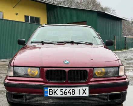 Красный БМВ 3 Серия, объемом двигателя 1.8 л и пробегом 500 тыс. км за 2200 $, фото 3 на Automoto.ua