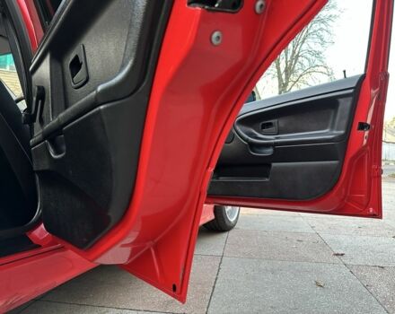 Красный БМВ 3 Серия, объемом двигателя 2 л и пробегом 200 тыс. км за 3600 $, фото 13 на Automoto.ua