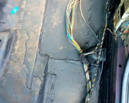 Красный БМВ 3 Серия, объемом двигателя 1.8 л и пробегом 0 тыс. км за 2000 $, фото 7 на Automoto.ua