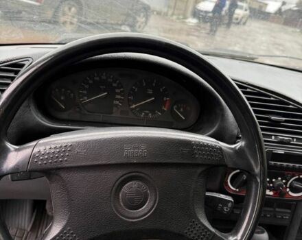 Красный БМВ 3 Серия, объемом двигателя 1.8 л и пробегом 500 тыс. км за 2250 $, фото 13 на Automoto.ua