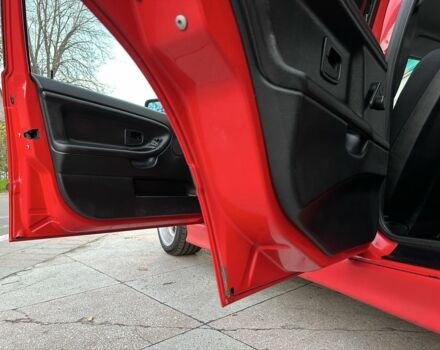 Красный БМВ 3 Серия, объемом двигателя 2 л и пробегом 200 тыс. км за 3600 $, фото 11 на Automoto.ua