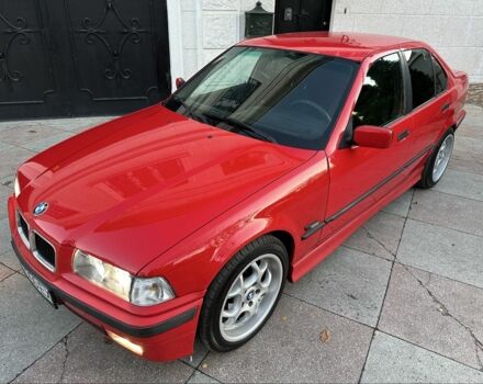 Красный БМВ 3 Серия, объемом двигателя 2 л и пробегом 200 тыс. км за 3600 $, фото 2 на Automoto.ua