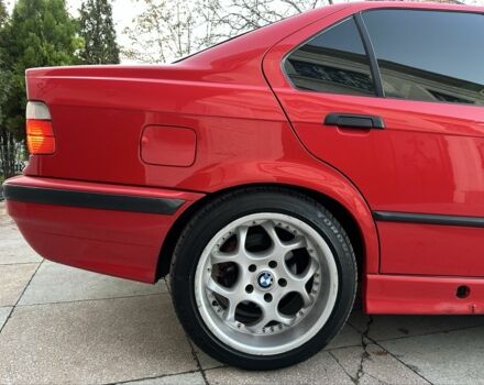 Красный БМВ 3 Серия, объемом двигателя 2 л и пробегом 200 тыс. км за 3600 $, фото 8 на Automoto.ua