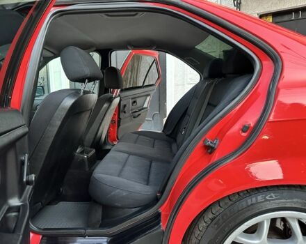 Красный БМВ 3 Серия, объемом двигателя 2 л и пробегом 200 тыс. км за 3600 $, фото 12 на Automoto.ua