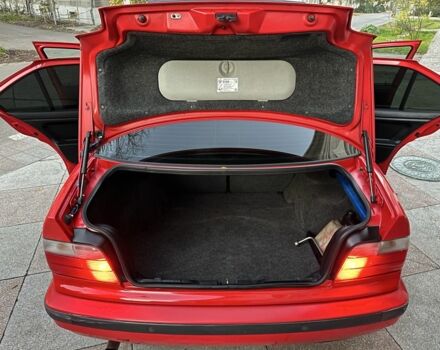 Красный БМВ 3 Серия, объемом двигателя 2 л и пробегом 200 тыс. км за 3600 $, фото 23 на Automoto.ua