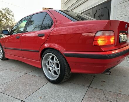 Красный БМВ 3 Серия, объемом двигателя 2 л и пробегом 200 тыс. км за 3600 $, фото 9 на Automoto.ua