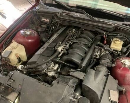 Красный БМВ 3 Серия, объемом двигателя 2 л и пробегом 295 тыс. км за 2400 $, фото 5 на Automoto.ua