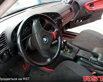 Красный БМВ 3 Серия, объемом двигателя 2 л и пробегом 350 тыс. км за 3400 $, фото 5 на Automoto.ua