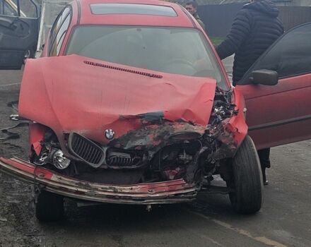 Красный БМВ 3 Серия, объемом двигателя 1.8 л и пробегом 400 тыс. км за 899 $, фото 14 на Automoto.ua