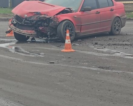 Красный БМВ 3 Серия, объемом двигателя 1.8 л и пробегом 400 тыс. км за 899 $, фото 12 на Automoto.ua