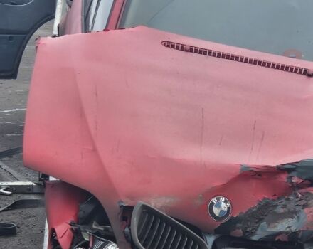 Красный БМВ 3 Серия, объемом двигателя 1.8 л и пробегом 400 тыс. км за 899 $, фото 16 на Automoto.ua